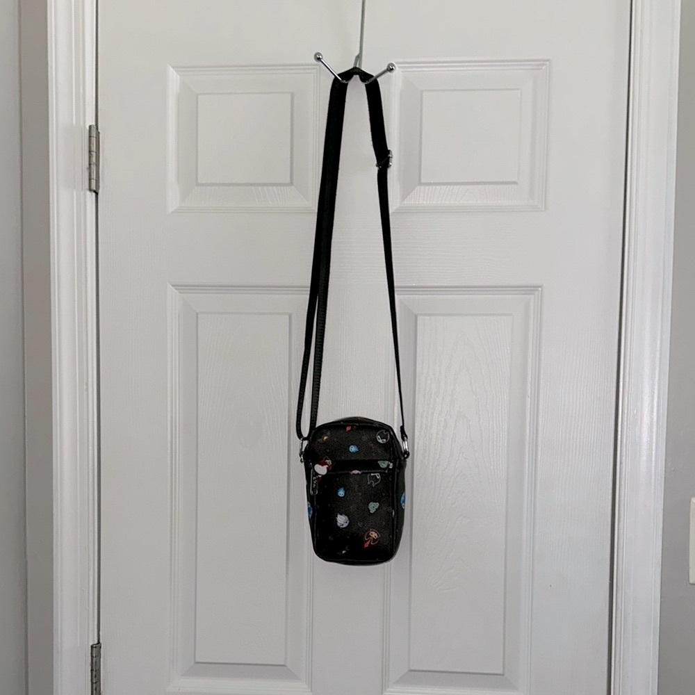 Buckle-Down Black Crossbody Bag Sleek Everyday Essential